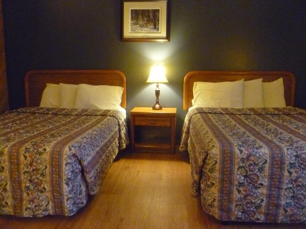 Timber Inn Motel Phillips Zewnętrze zdjęcie